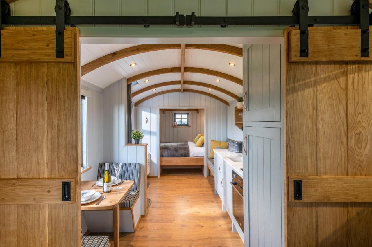 Monkwood Shepherds Hut - Ockeridge Rural Retreats Worcester Exterior photo