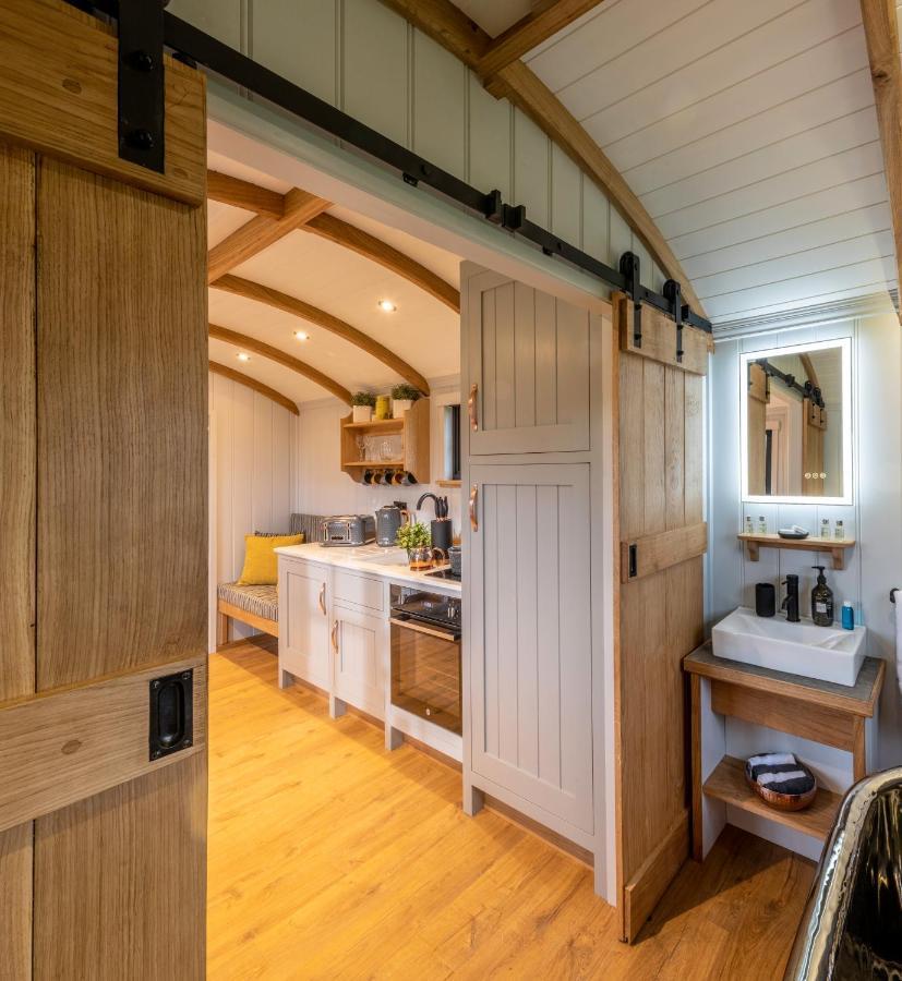 Monkwood Shepherds Hut - Ockeridge Rural Retreats Worcester Exterior photo