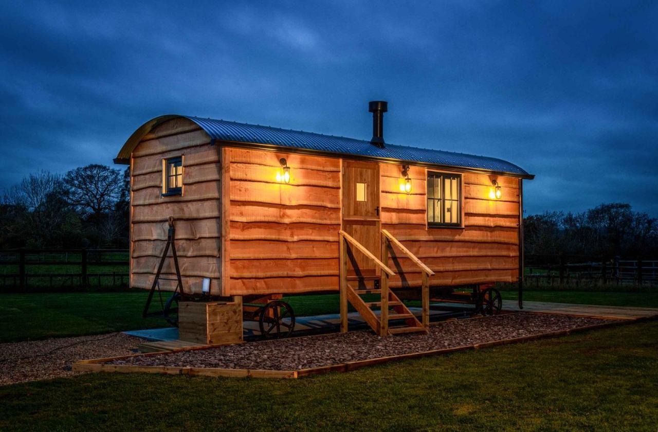Monkwood Shepherds Hut - Ockeridge Rural Retreats Worcester Exterior photo