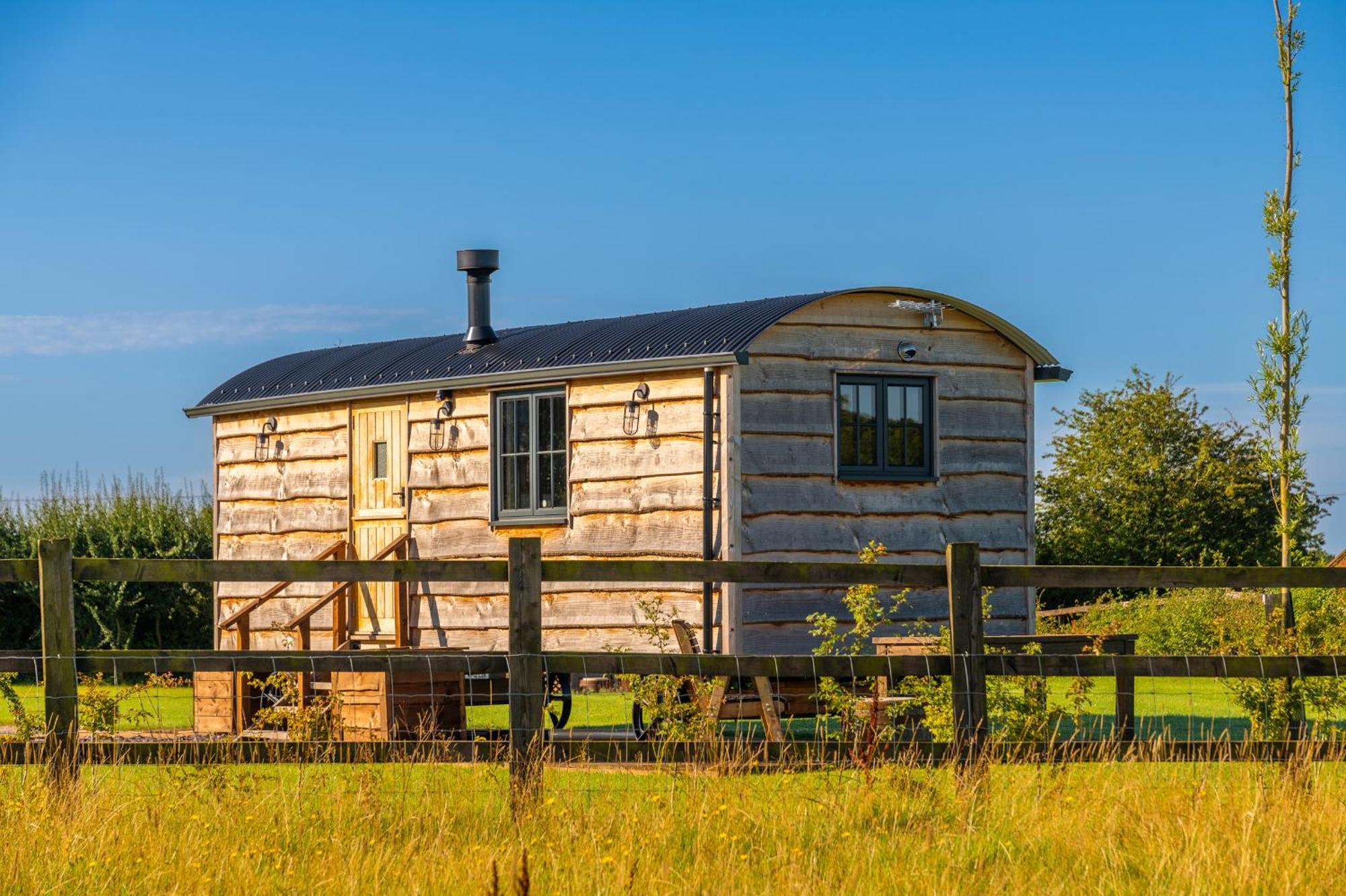 Monkwood Shepherds Hut - Ockeridge Rural Retreats Worcester Exterior photo